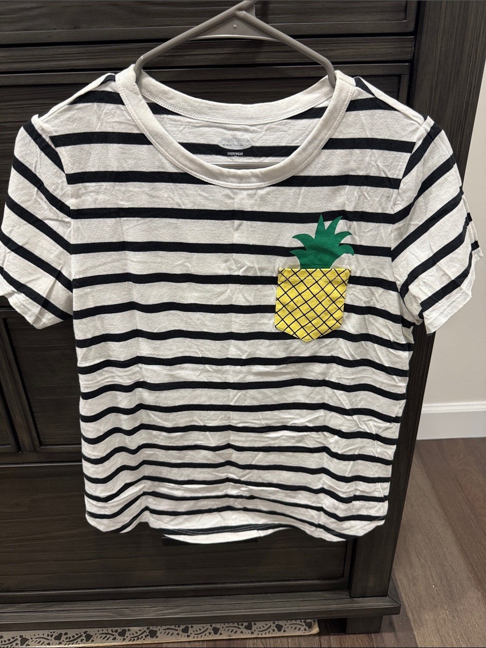 Women’s old navy t-shirt size medium